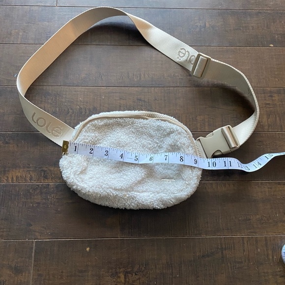 Lole Beige Sherpa Crossbody bag - Picture 7 of 12